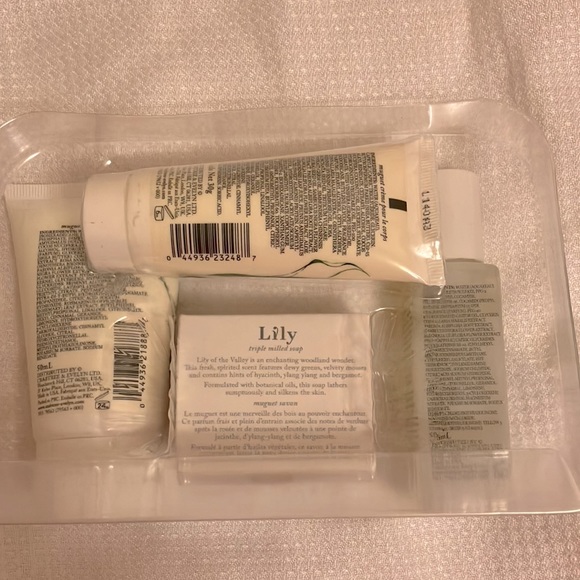 Crabtree and Evelyn bath set - Picture 4 of 7